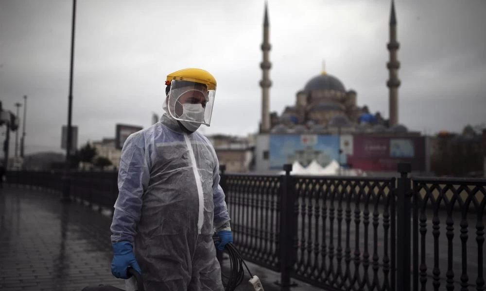 Κορονοϊός: Ξεπέρασαν το φράγμα των δύο εκατομμυρίων τα κρούσματα στην Τουρκία